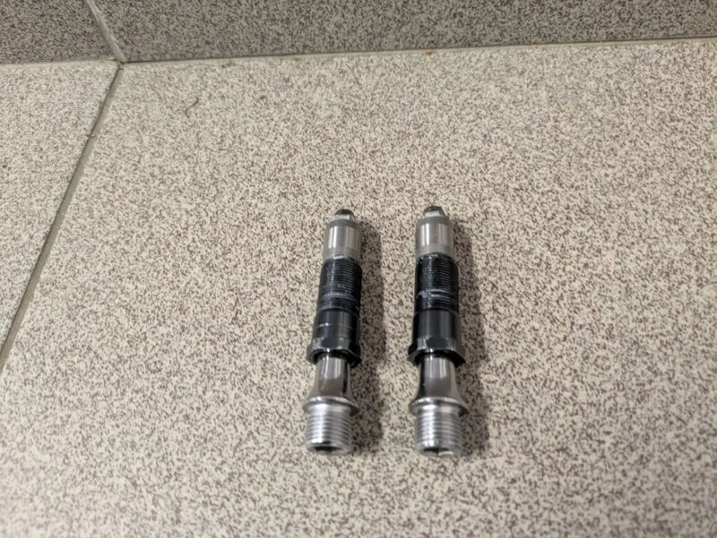 Osy +4mm pedálů Shimano Ultegra R8000