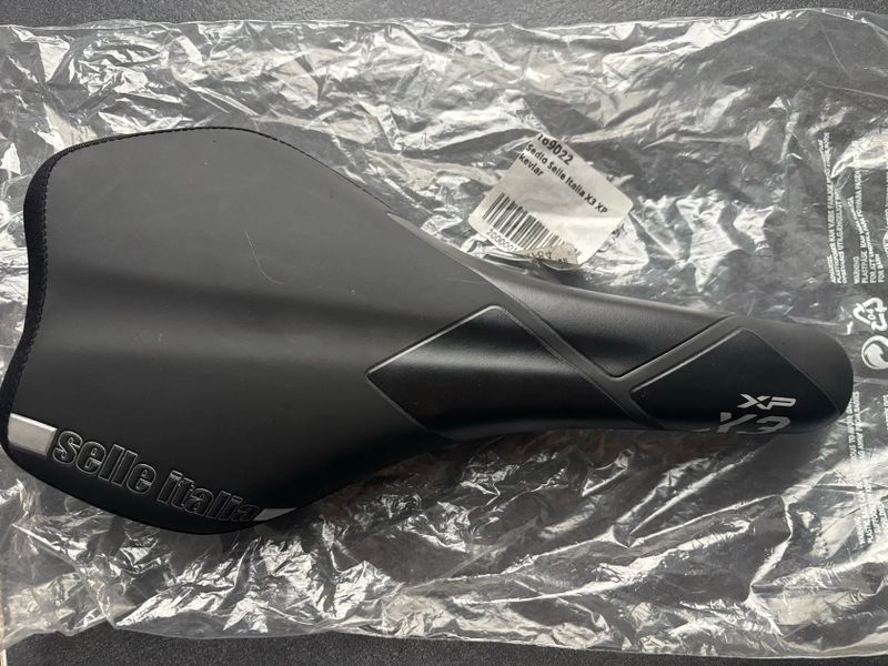 Nové Sedlo Selle Italia X3 XP kevlar boky