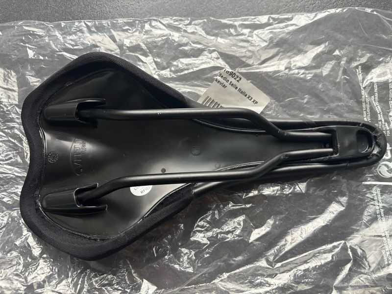 Nové Sedlo Selle Italia X3 XP kevlar boky