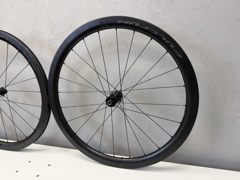 Zapletená kola FULCRUM Wind 42 DB