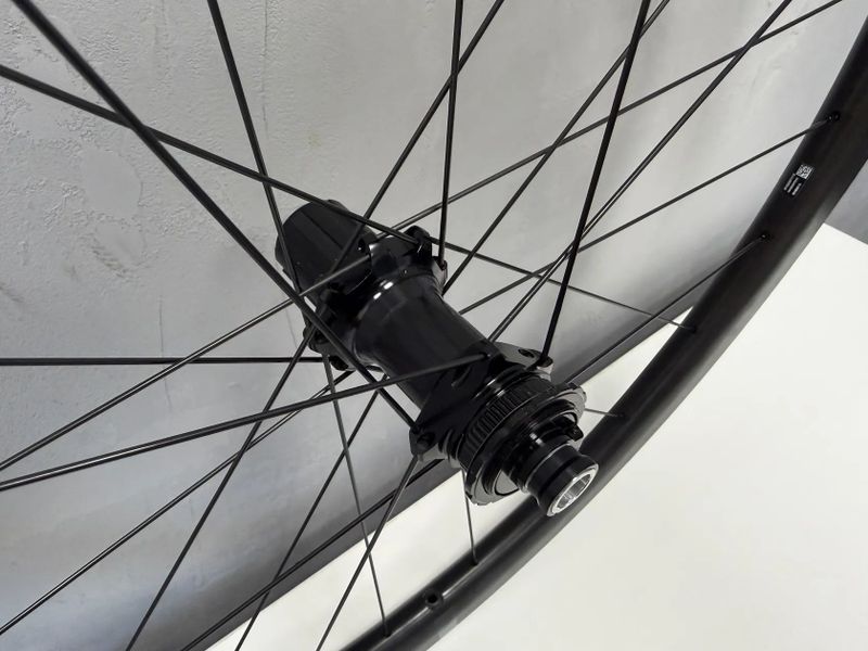 Zapletená kola FULCRUM Wind 42 DB