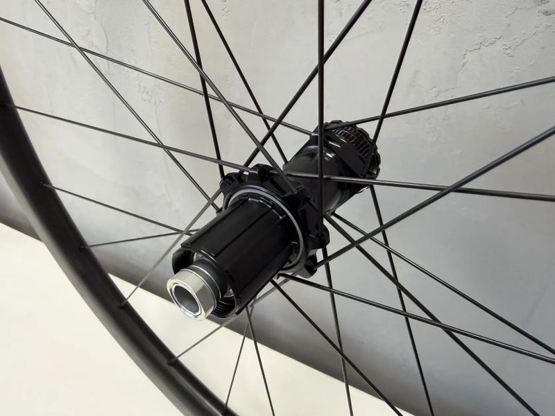 Zapletená kola FULCRUM Wind 42 DB