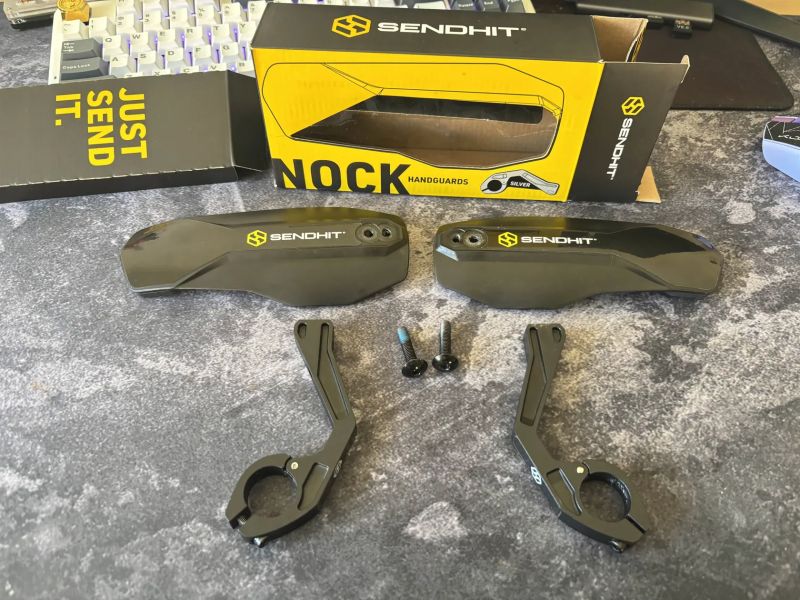 Sendhit -nock handguards v2 .CHRANIČE