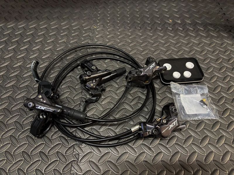 Brzdy Shimano XT BR-M8120 s pákami BL-8100 (4pístky)