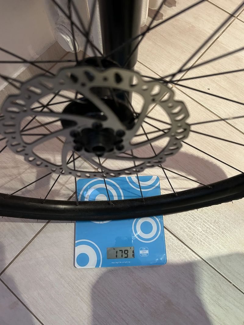 Nová Gravel kola Giant SX2 sundaná z Giant Revolt 1 2025