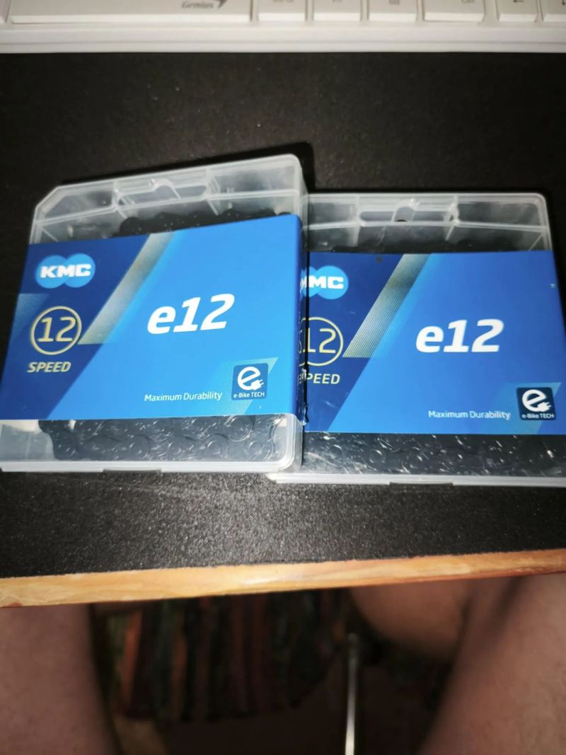 KMC Blacktech e12