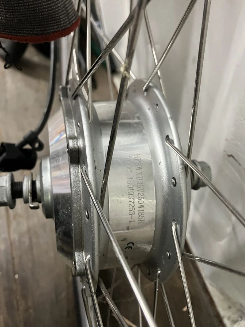 Přední kolo s elektromotorem 28" 250W