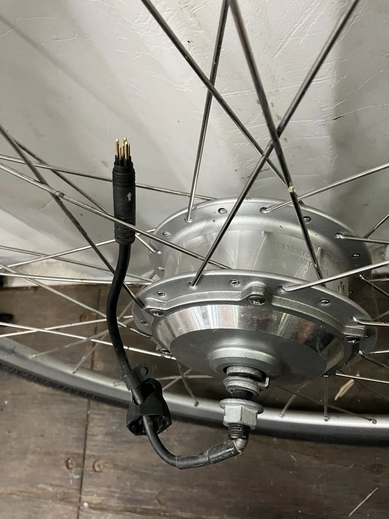 Přední kolo s elektromotorem 28" 250W