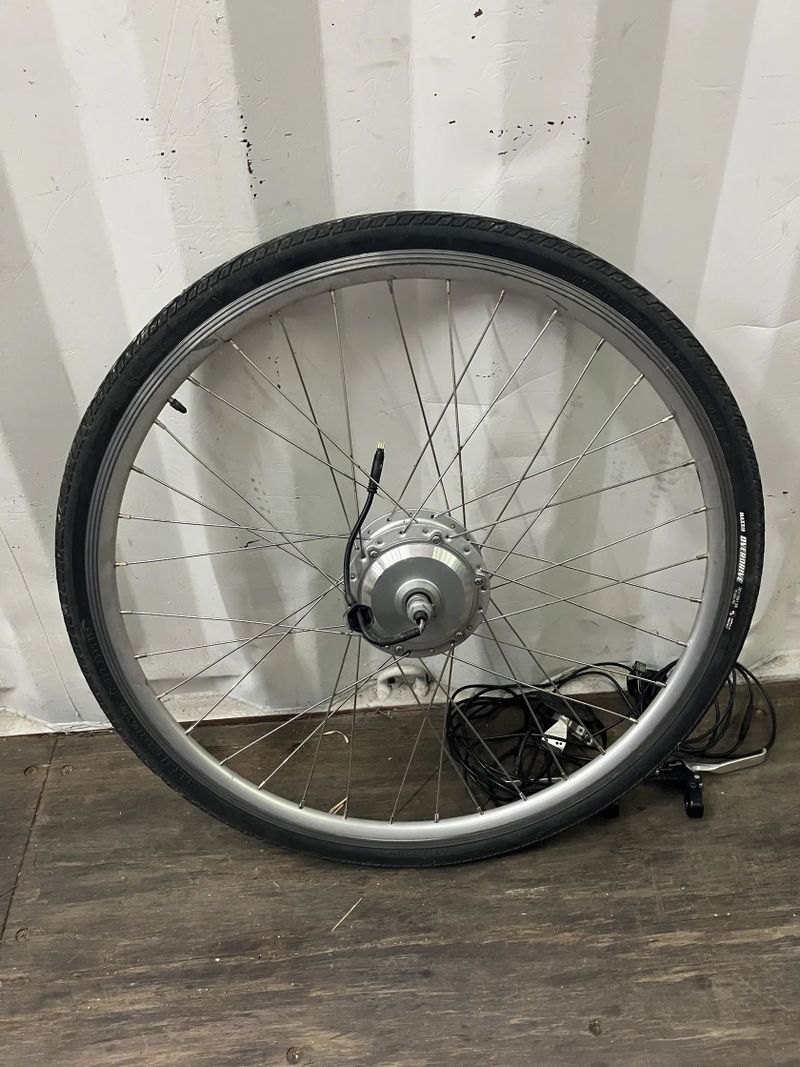 Přední kolo s elektromotorem 28" 250W
