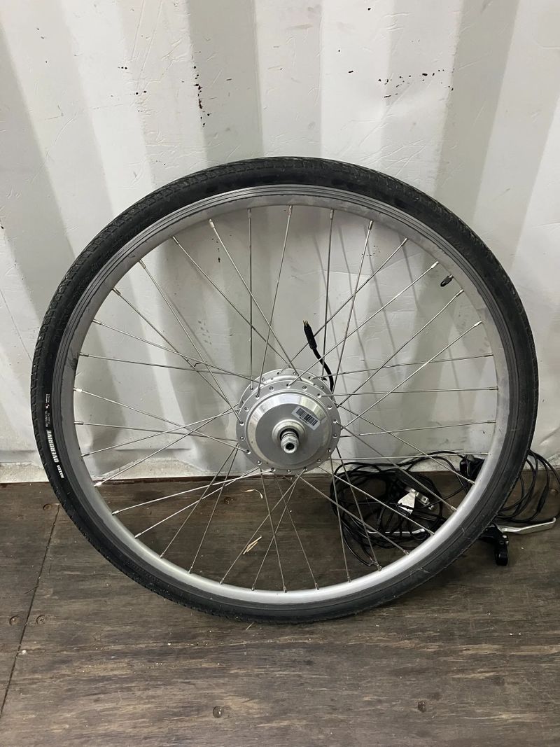 Přední kolo s elektromotorem 28" 250W