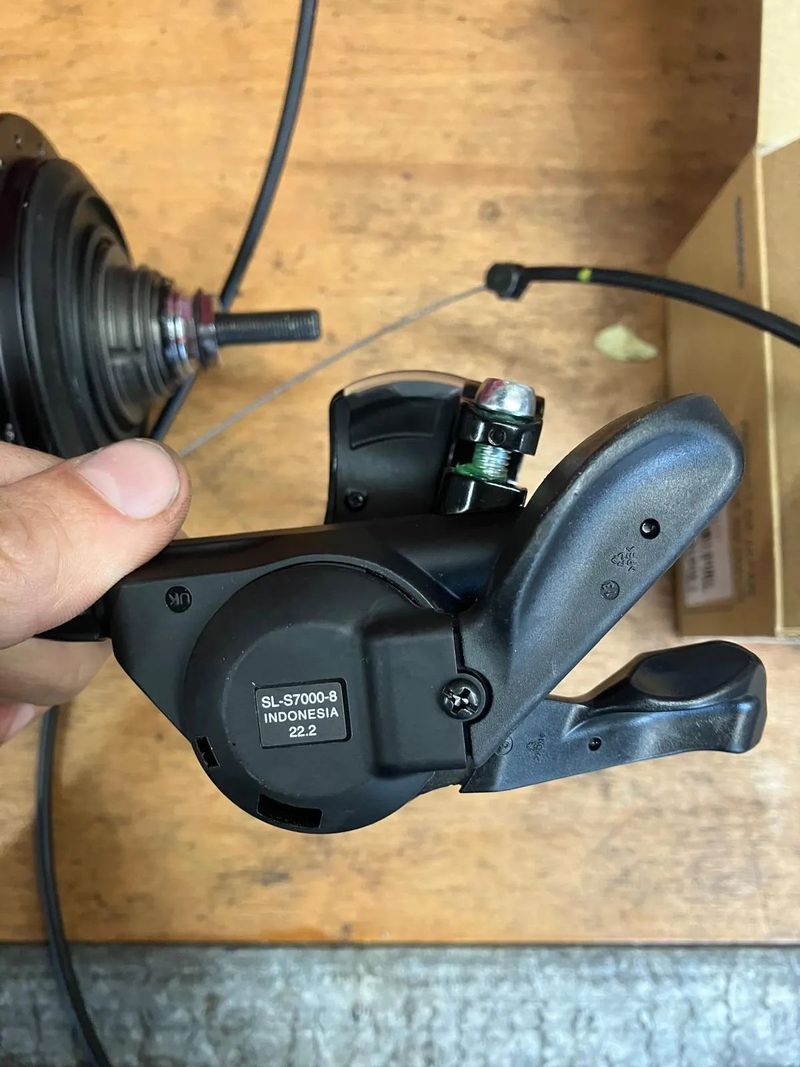 Náboj Shimano Nexus 8s (SG-C6001-8C) s torpédem + řazení Alfine (SL-S7000-8) + příslušenství