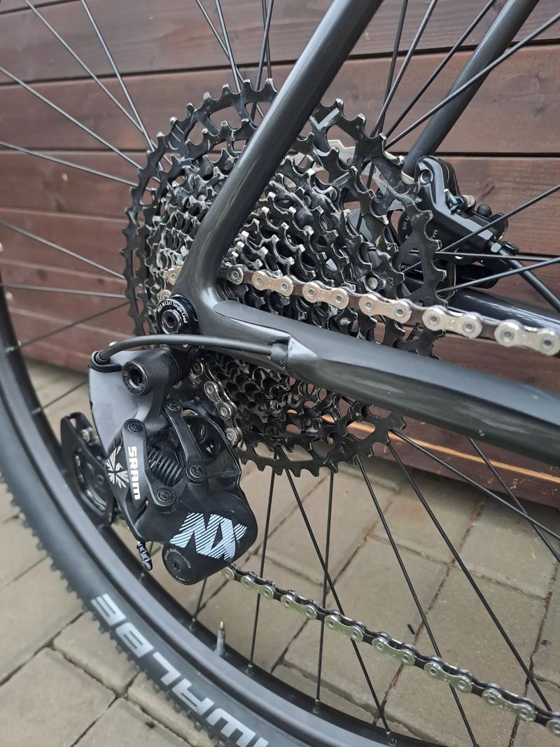 Nabízím PO SERVISU k prodeji velice zachovalé horské kolo Cannondale F-Si carbon 5 / vel. XL / 29er