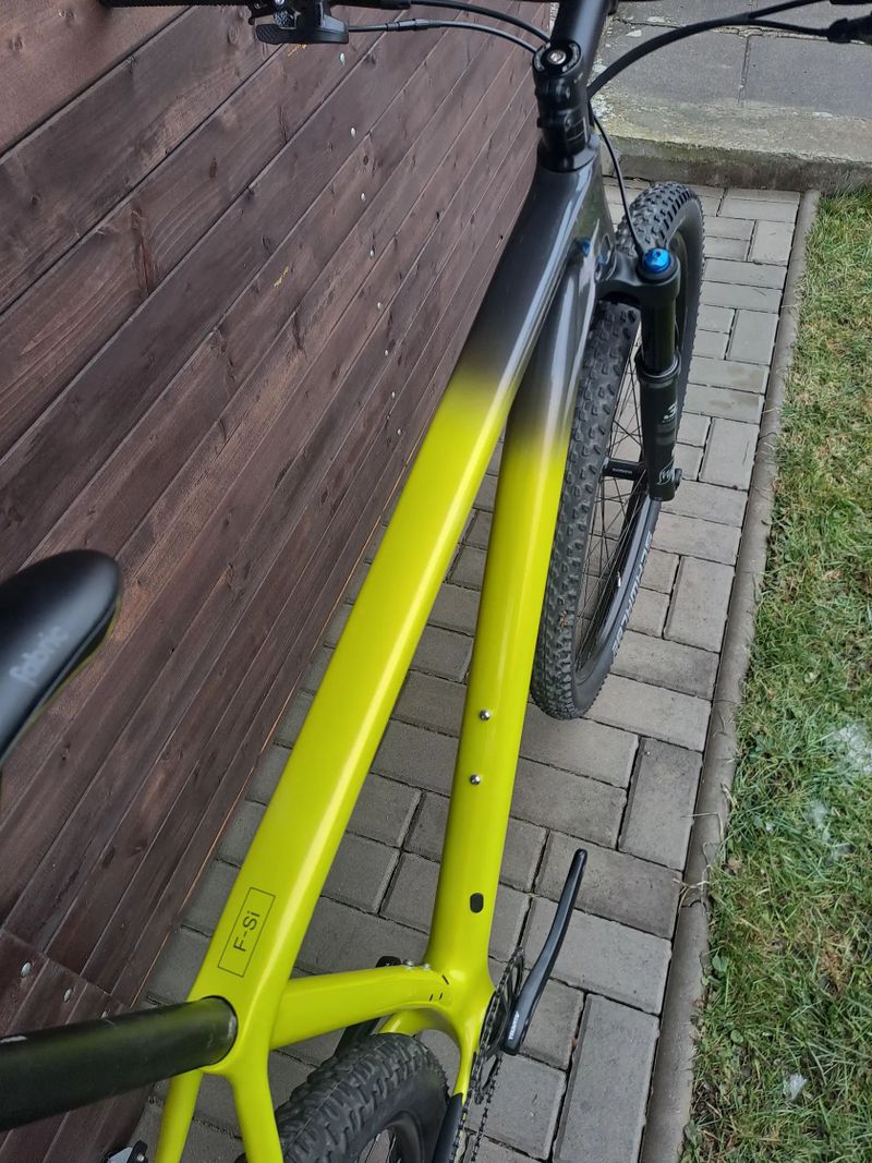 Nabízím PO SERVISU k prodeji velice zachovalé horské kolo Cannondale F-Si carbon 5 / vel. XL / 29er