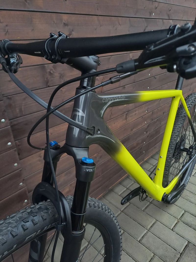 Nabízím PO SERVISU k prodeji velice zachovalé horské kolo Cannondale F-Si carbon 5 / vel. XL / 29er