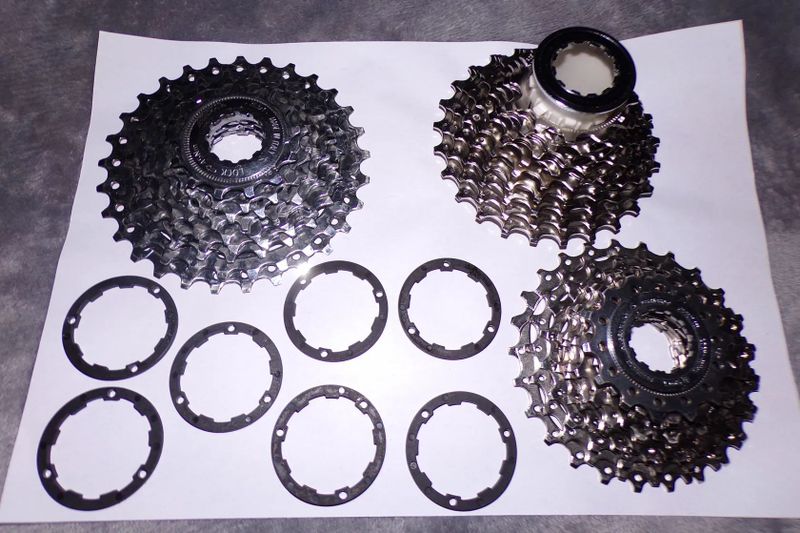 Sada Shimano sora nájezd max 500km + náhradní komponenty vše nafoceno