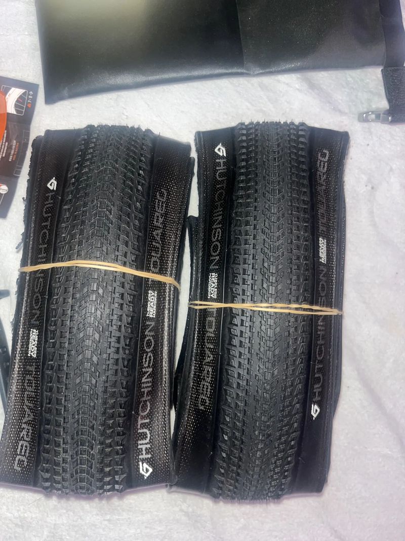 Nove Gravel plaste hutchinďson touareg 890 kc za oba