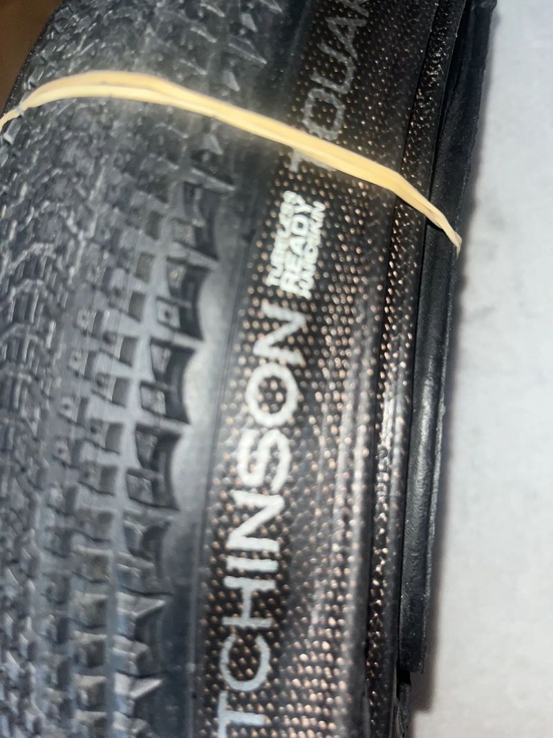 Nove Gravel plaste hutchinďson touareg 890 kc za oba