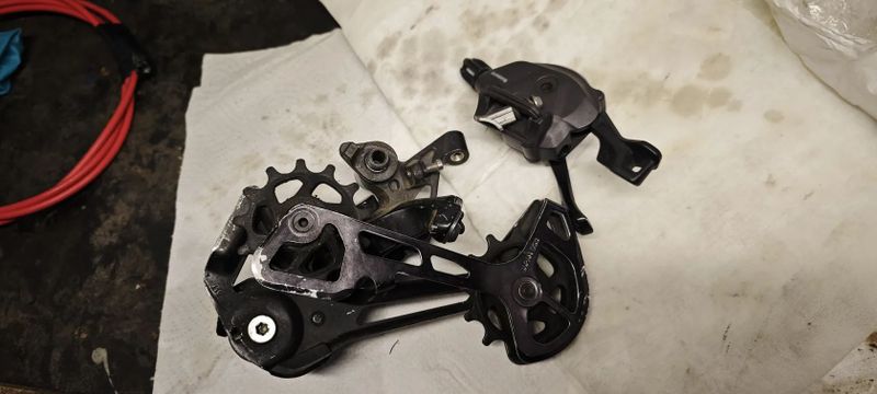 Přehazovačka a řazení Shimano XT 12sp