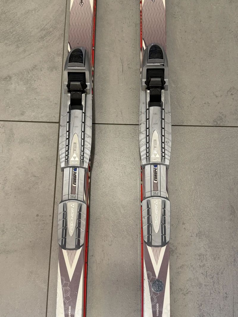 Prodám dámské běžky - komplet sada Salomon Elite6 Classic 182 cm + vázání NNN + hůlky