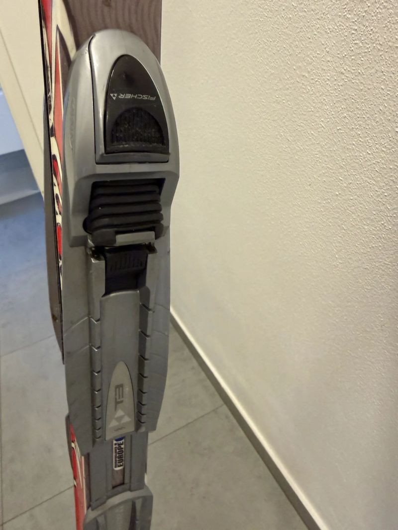 Prodám dámské běžky - komplet sada Salomon Elite6 Classic 182 cm + vázání NNN + hůlky