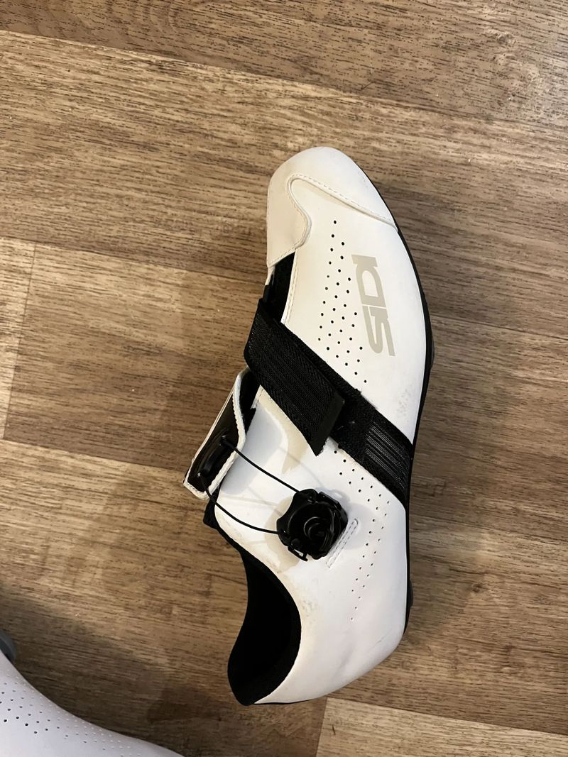 Prodám 2x jeté Sidi Prima bílé 