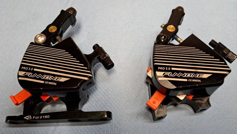 mechanicko-hydraulické brzdové třmeny