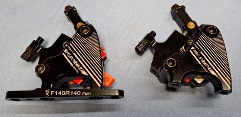 mechanicko-hydraulické brzdové třmeny