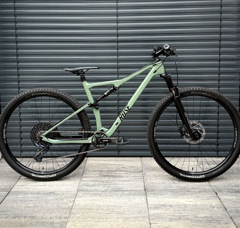 Rose Thrill Hill 1, 2024 vel. L