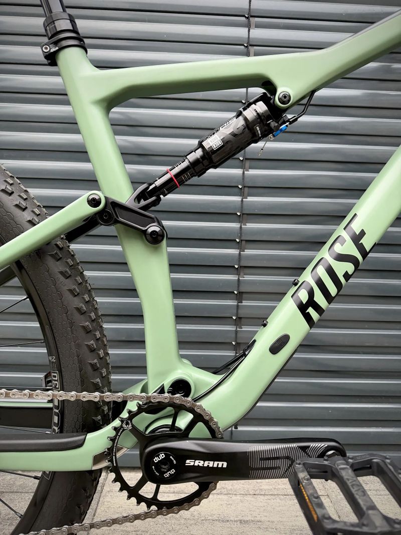 Rose Thrill Hill 1, 2024 vel. L