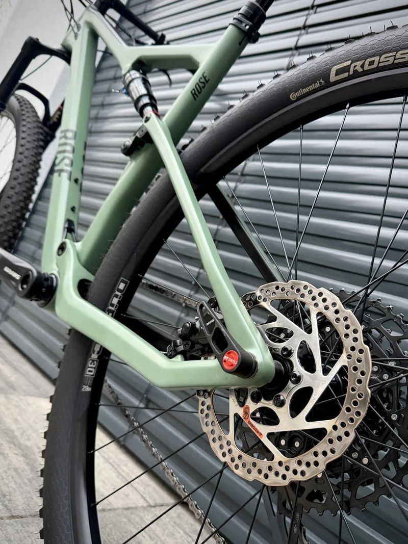 Rose Thrill Hill 1, 2024 vel. L