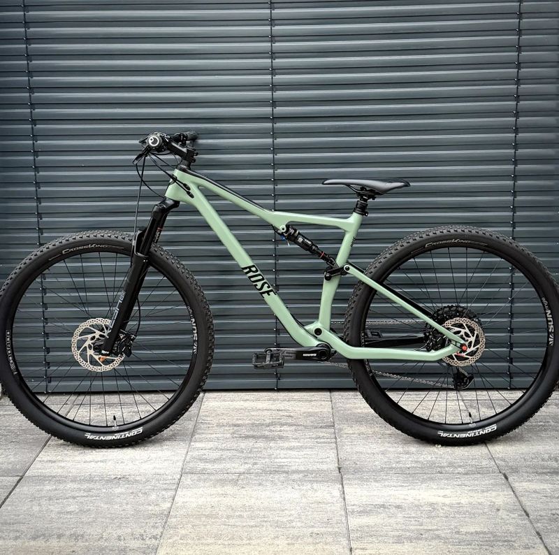 Rose Thrill Hill 1, 2024 vel. L