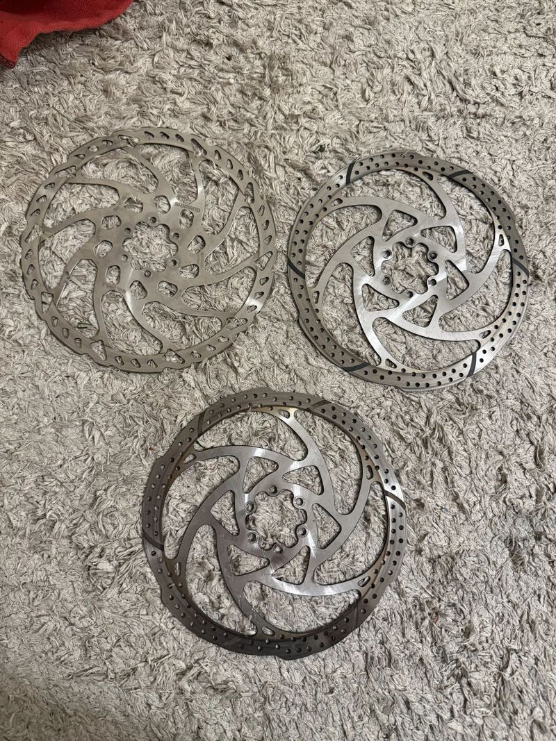 Brzdové kotouče TRP a Shimano 203mm