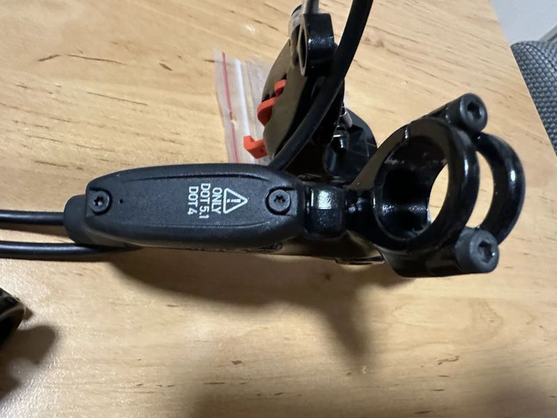 Brzdy SRAM GUIDE T, čtyřpístkové, zánovní