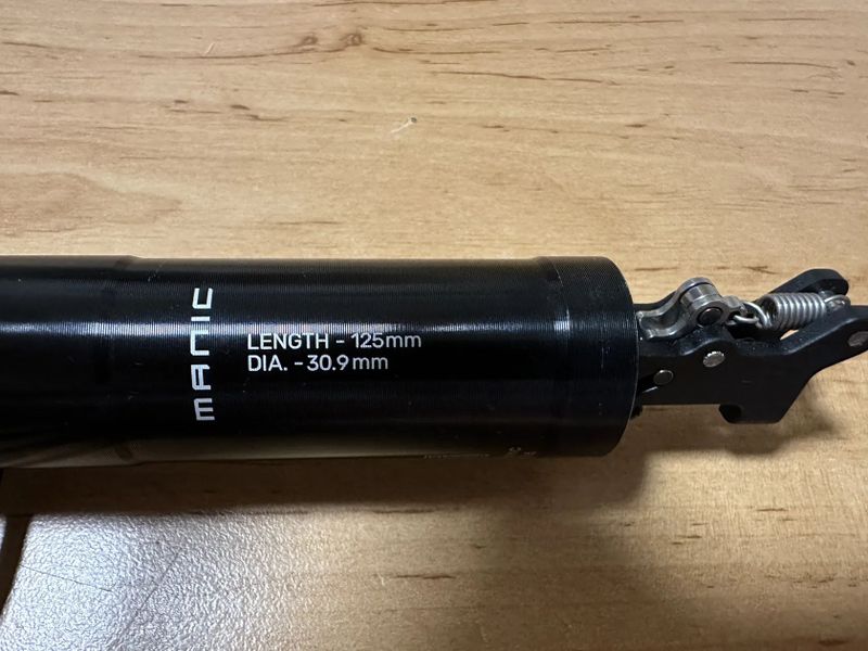 X-Fusion Manic 30,9 mm délka 125 mm, teleskopická sedlovka, včetně páčky, zánovní