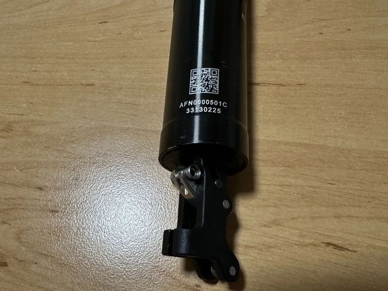 X-Fusion Manic 30,9 mm délka 125 mm, teleskopická sedlovka, včetně páčky, zánovní