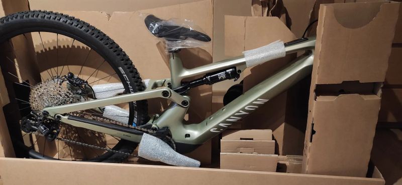 Canyon Neuron:ONfly CF 8 vel. M (outlet, plná záruka)