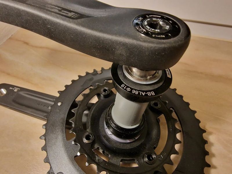 Gravel kliky FSA Omega 175mm 46/30z + středové složení FSA BB-AL86