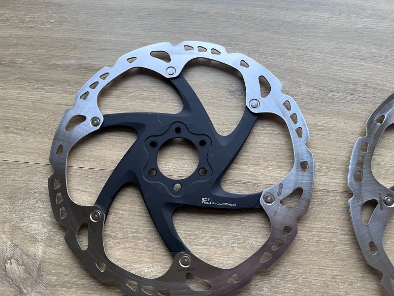 komplet set brzdy Shimano XT BR-M8120 4 píst