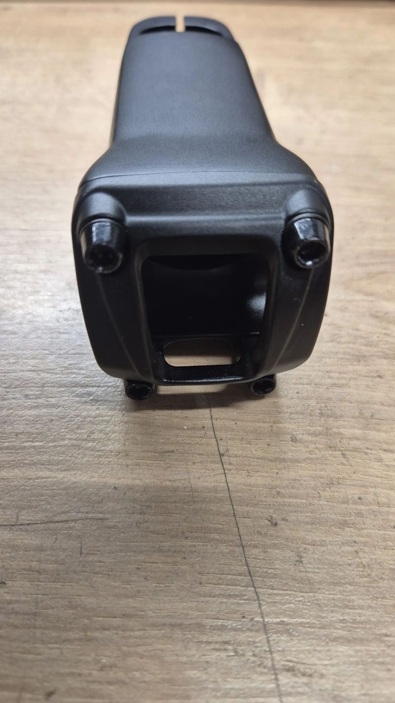 Prodám ALU řidítka a představec Velomann