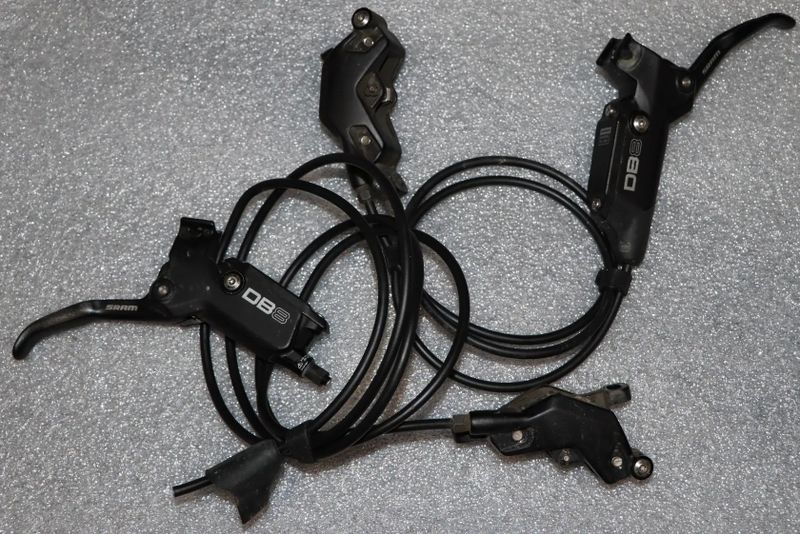 Přední a zadní Brzdy Sram DB 8 