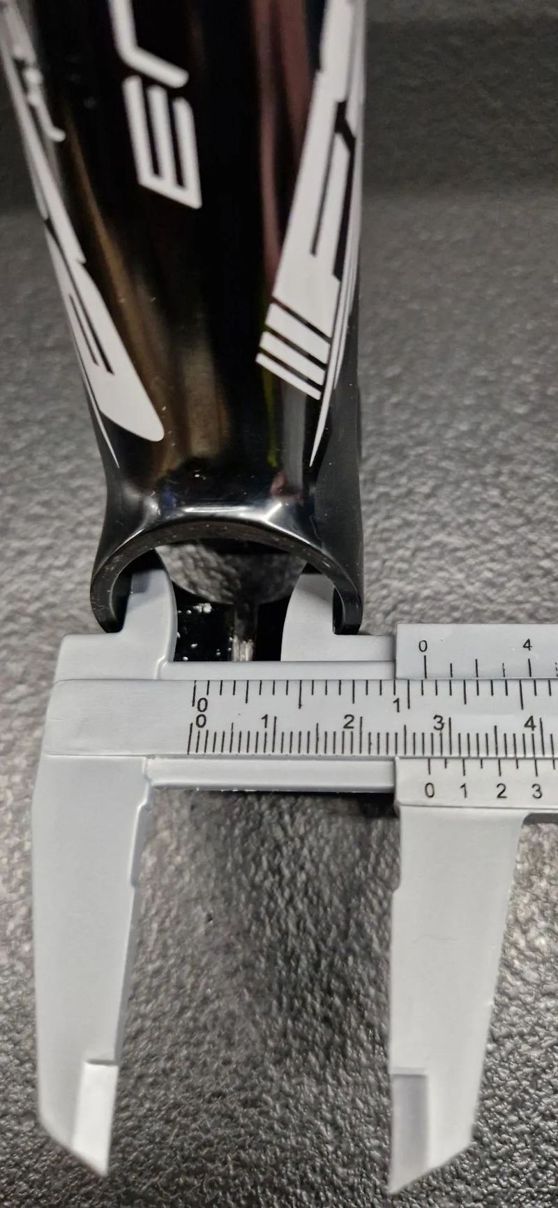 Silniční AL řidítka FSA + představec AL FSA + Držák na Garmin