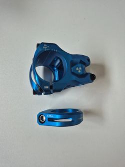 Představec Nukeproof Horizon 31,8x35 - modrá, sedlovka Nukeproof modrá