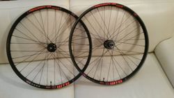 Prodám zapletená kola WTB Frequency Race i29 TCS 27.5 pro vidlici Cannondale Lefty