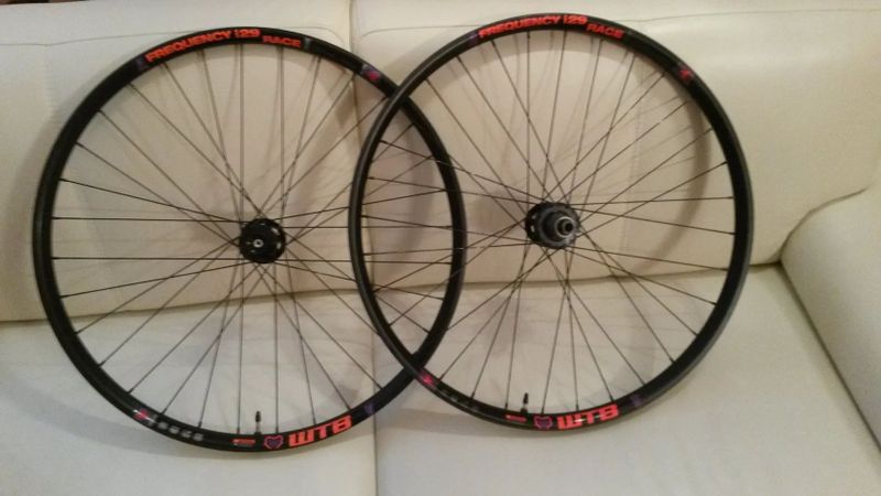Prodám zapletená kola WTB Frequency Race i29 TCS 27.5 pro vidlici Cannondale Lefty