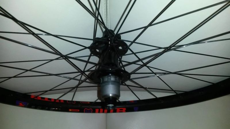 Prodám zapletená kola WTB Frequency Race i29 TCS 27.5 pro vidlici Cannondale Lefty