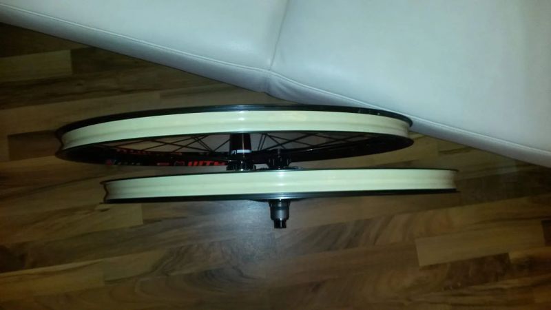 Prodám zapletená kola WTB Frequency Race i29 TCS 27.5 pro vidlici Cannondale Lefty