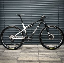 Canyon Lux World Cup CF 7, 2022, vel. L
