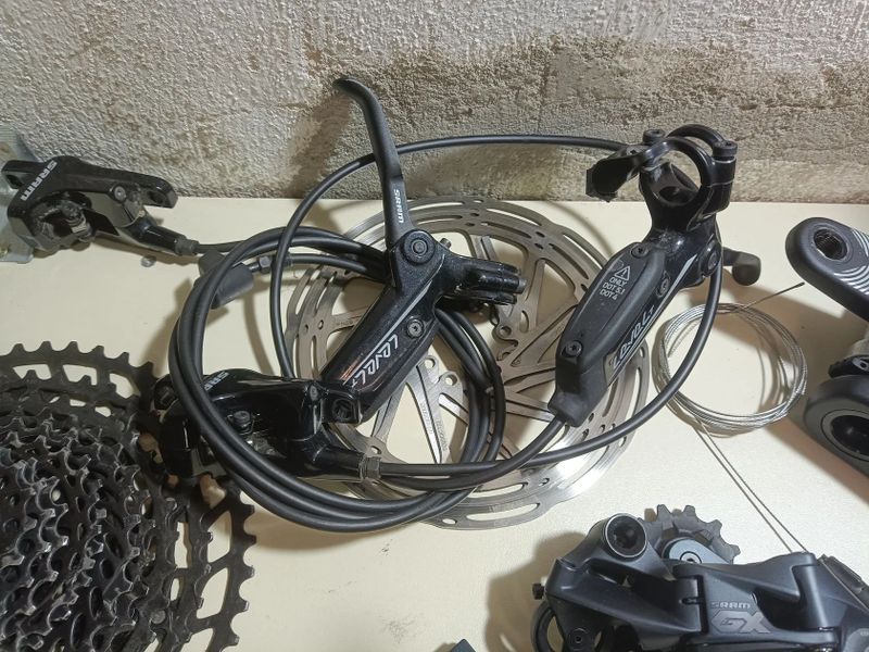 Rozprodam lehce jetou sadů Sram 