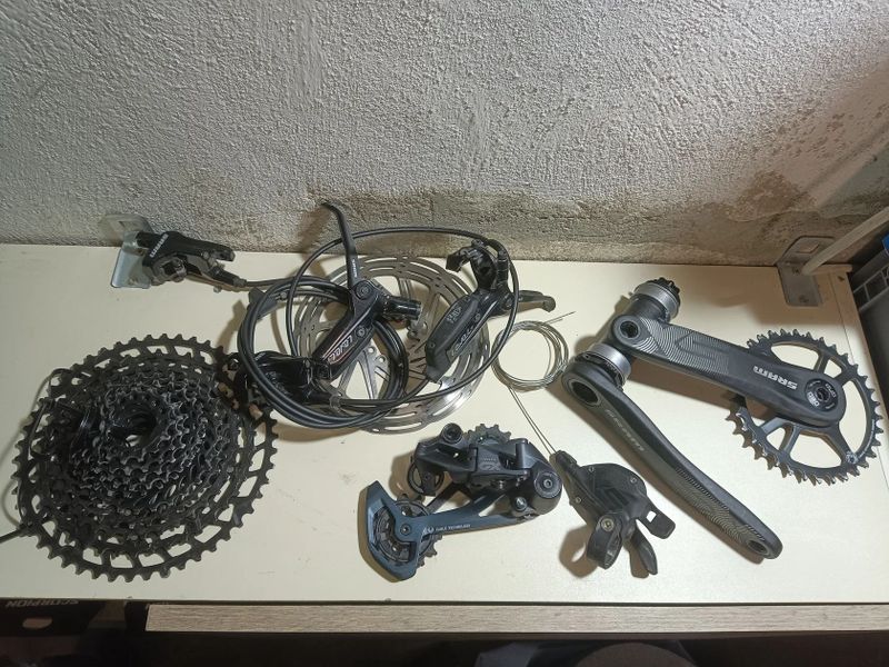 Rozprodam lehce jetou sadů Sram 