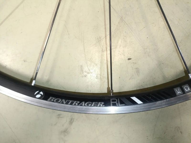 Zapletené přední kolo Bontrager RL 